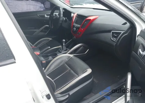 2015 Hyundai Veloster Turbo z USA, uszkodzony, nr VIN KMHTC6AE3FU233952